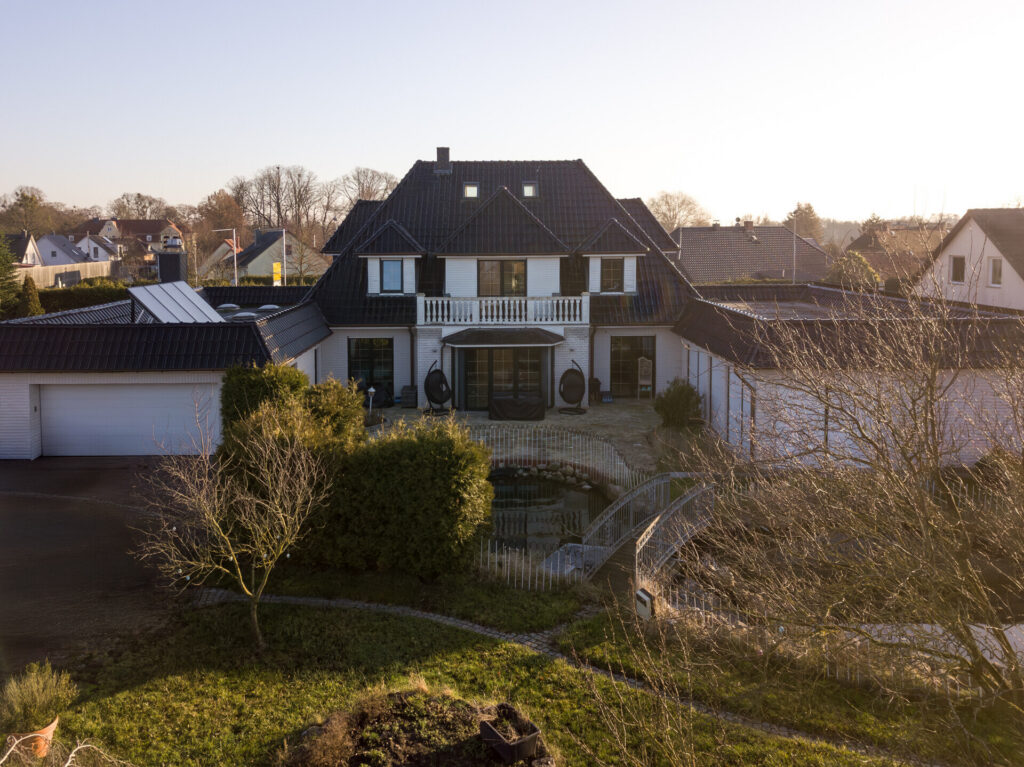 Traumhaftes Einfamilienhaus mit Einliegerwohnung und Swimmingpool bei Schwerin zu verkaufen! – 19067 Cambs